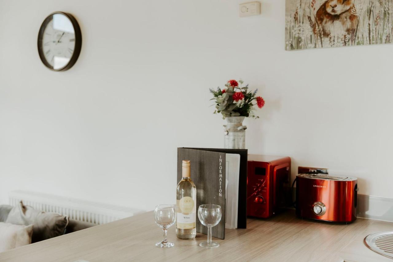 Fairview Farm Holiday Accommodation 14 Luxury Lodges, Cabins, Dog Friendly, Suitable For Couples, Families And Groups, Wedding Guests , Corporate Events, Sleeps 2-65 Guests In Ravenshead, Nottingham Near Sherwood Forest, Set In 88 Acres Bagian luar foto