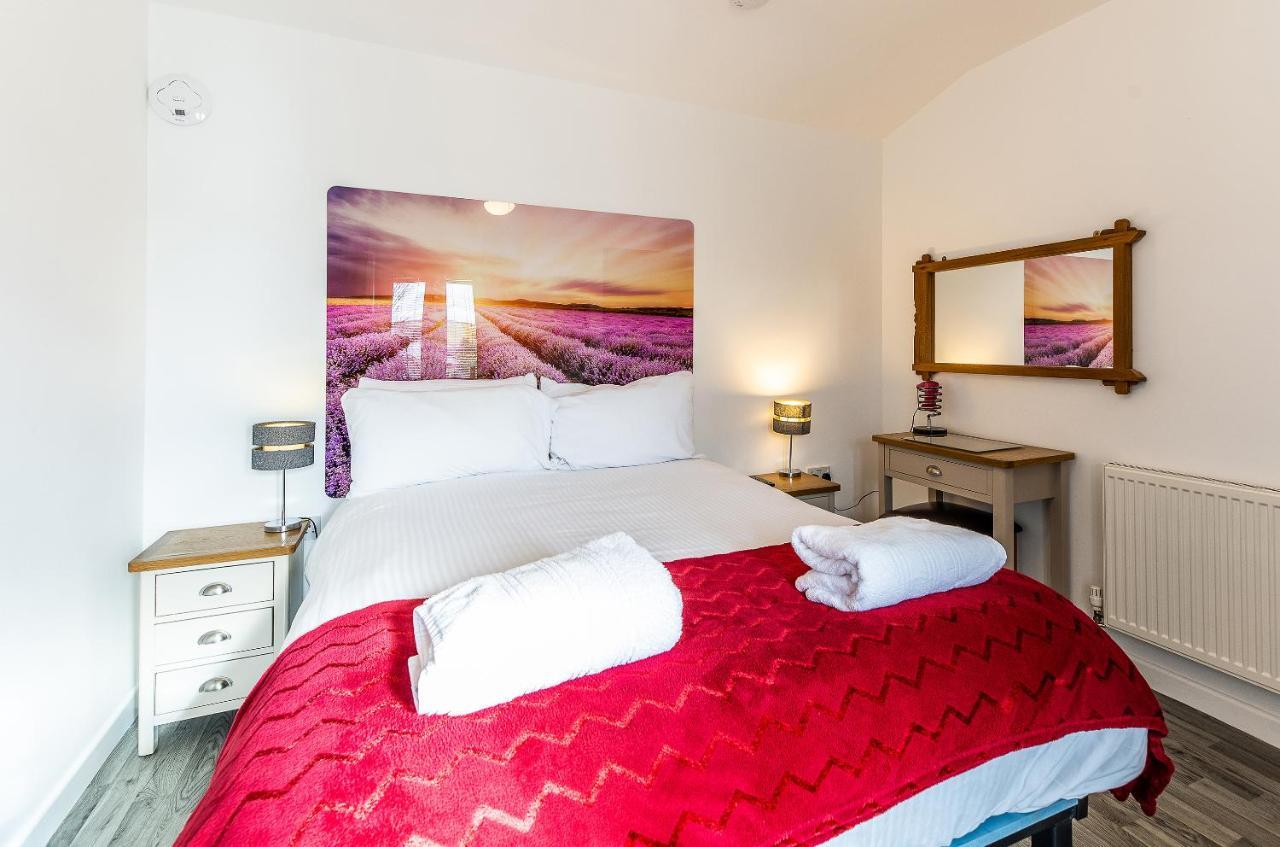 Fairview Farm Holiday Accommodation 14 Luxury Lodges, Cabins, Dog Friendly, Suitable For Couples, Families And Groups, Wedding Guests , Corporate Events, Sleeps 2-65 Guests In Ravenshead, Nottingham Near Sherwood Forest, Set In 88 Acres Bagian luar foto