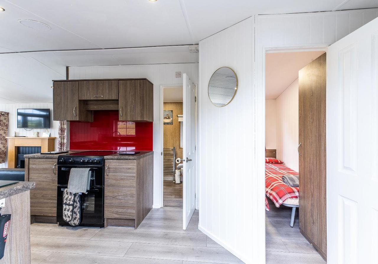 Fairview Farm Holiday Accommodation 14 Luxury Lodges, Cabins, Dog Friendly, Suitable For Couples, Families And Groups, Wedding Guests , Corporate Events, Sleeps 2-65 Guests In Ravenshead, Nottingham Near Sherwood Forest, Set In 88 Acres Bagian luar foto