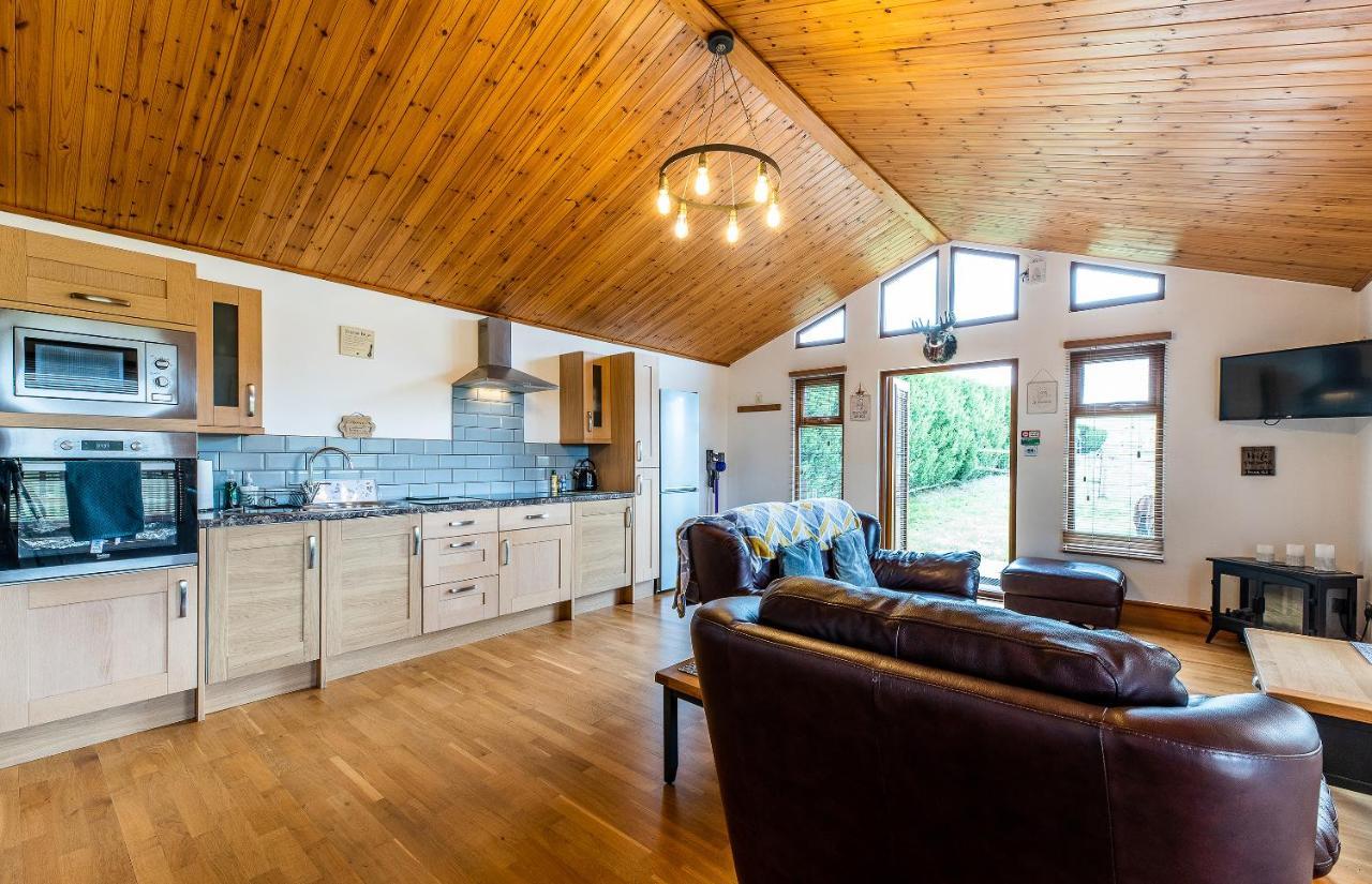 Fairview Farm Holiday Accommodation 14 Luxury Lodges, Cabins, Dog Friendly, Suitable For Couples, Families And Groups, Wedding Guests , Corporate Events, Sleeps 2-65 Guests In Ravenshead, Nottingham Near Sherwood Forest, Set In 88 Acres Bagian luar foto
