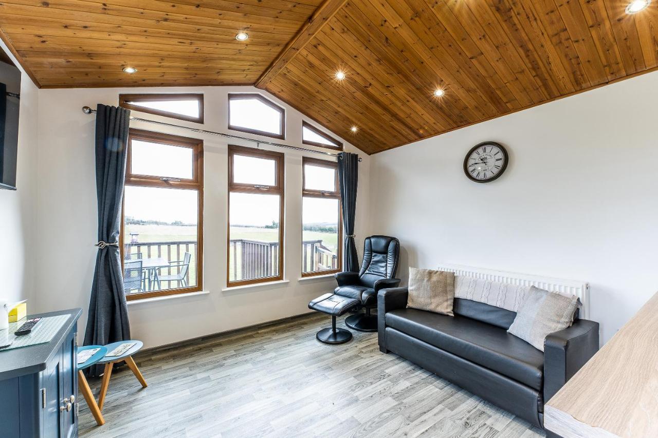 Fairview Farm Holiday Accommodation 14 Luxury Lodges, Cabins, Dog Friendly, Suitable For Couples, Families And Groups, Wedding Guests , Corporate Events, Sleeps 2-65 Guests In Ravenshead, Nottingham Near Sherwood Forest, Set In 88 Acres Bagian luar foto