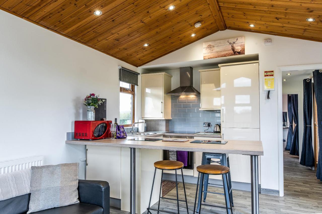 Fairview Farm Holiday Accommodation 14 Luxury Lodges, Cabins, Dog Friendly, Suitable For Couples, Families And Groups, Wedding Guests , Corporate Events, Sleeps 2-65 Guests In Ravenshead, Nottingham Near Sherwood Forest, Set In 88 Acres Bagian luar foto