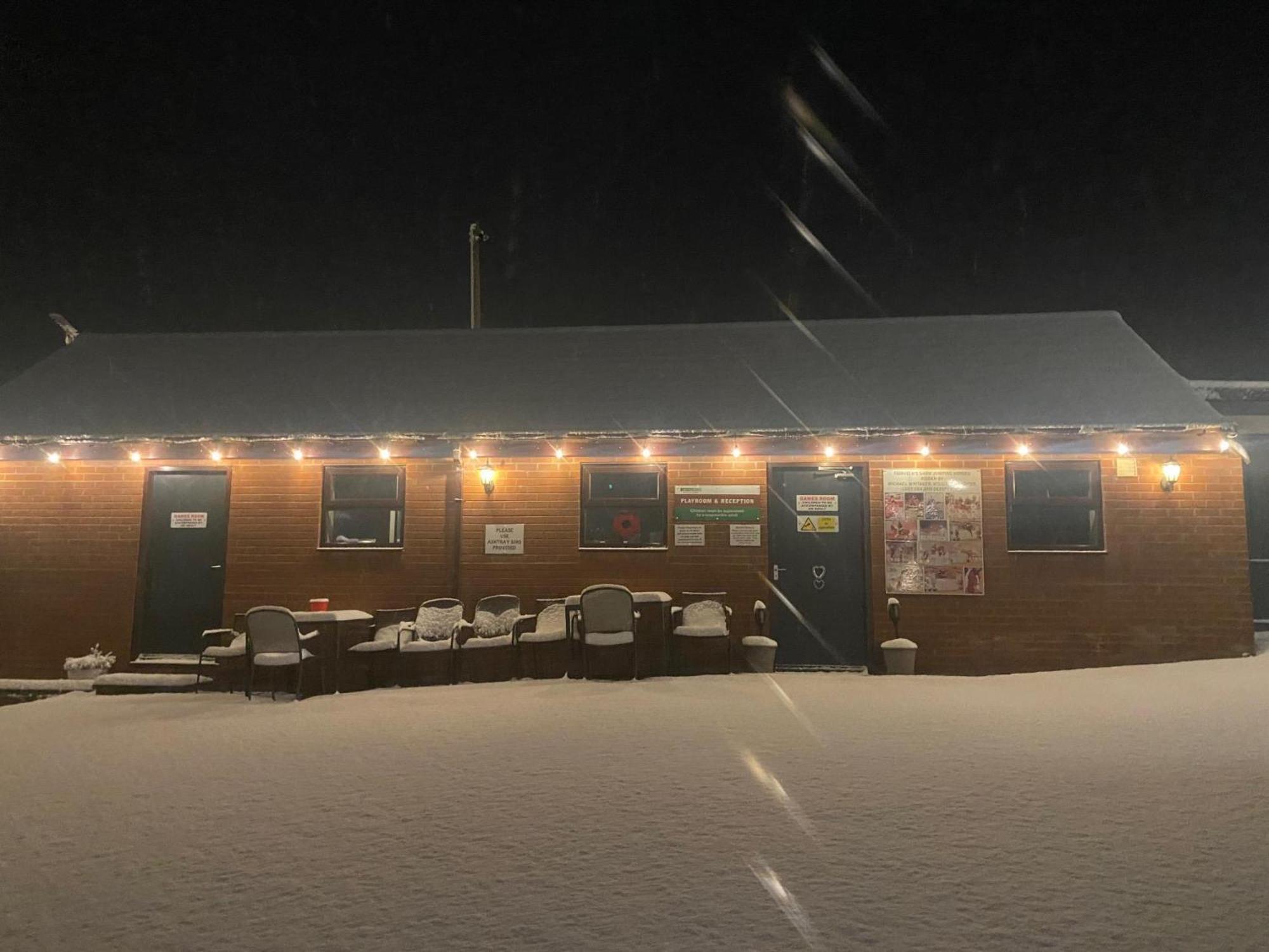 Fairview Farm Holiday Accommodation 14 Luxury Lodges, Cabins, Dog Friendly, Suitable For Couples, Families And Groups, Wedding Guests , Corporate Events, Sleeps 2-65 Guests In Ravenshead, Nottingham Near Sherwood Forest, Set In 88 Acres Bagian luar foto